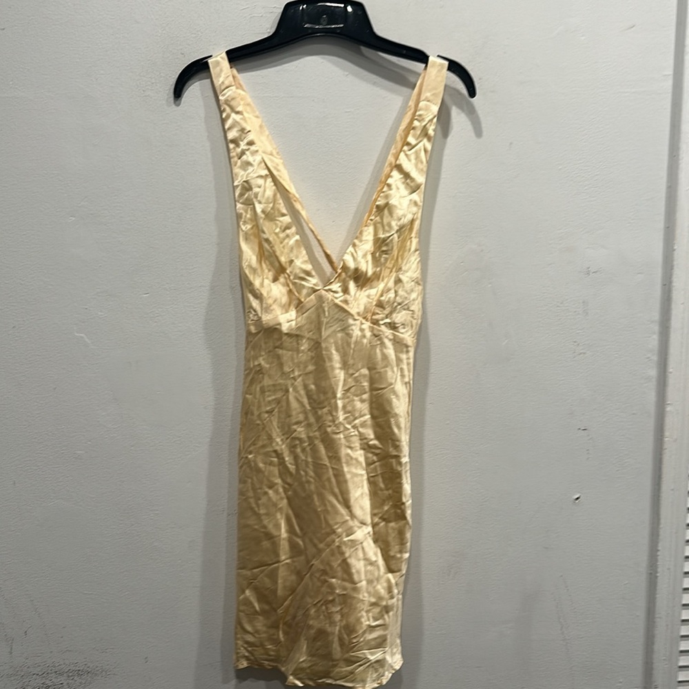 NWT HELLO MOLLY NIGHT IN CABANA SATIN mini DRESS YELLOW cross back tie sz 2 - Picture 5 of 10